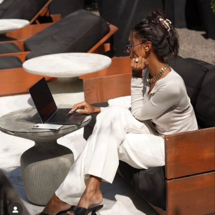 Businesswoman Hacks you Should Know For a Heavy Workload